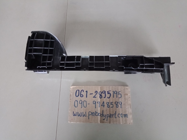 พลาสติกล็อคปลายกันชนหน้าขวา commuter2012 View 1