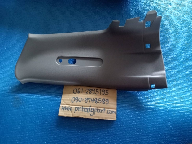พลาสติกปิดเสาเก๋งตัวบนข้างขวาดีแมกแท้ใหม่ Zone A-4 View 1