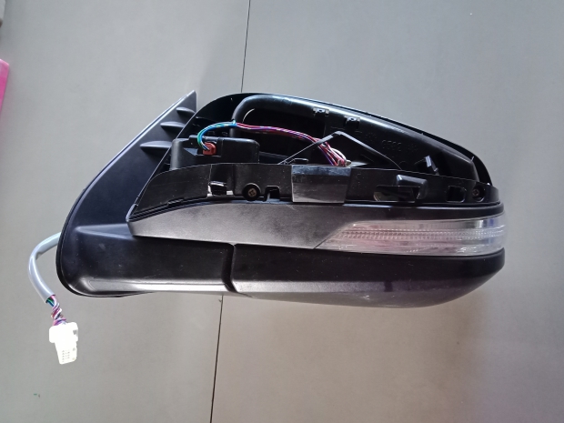 P. กระจกมองข้างซ้ายมีไฟเลี้ยวรีโว้มือสองZ. กระจกมองข้าง View 1