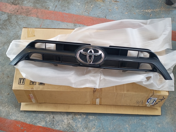 P. หน้ากระจัง Yaris แท้ View 1