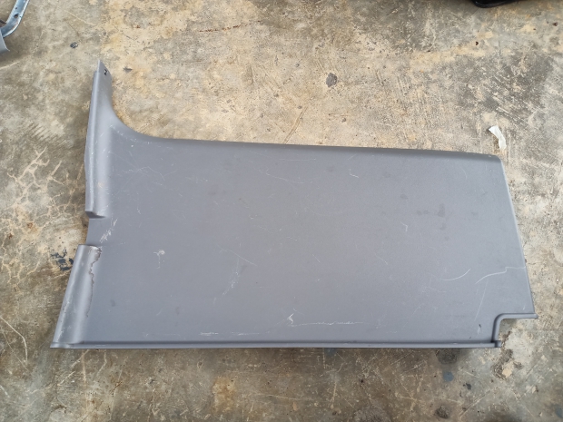 P. พลาสติกปิดเสาหลังขวาไทรทัน 2011 ตอนเดียว. Z.หน้าร้าน
