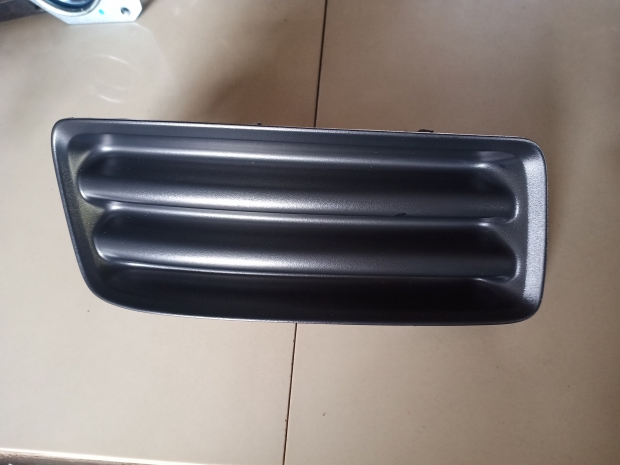 P. ฝาปิดรูไฟตัดหมอก d-max 03 ข้างขวา.  Z. ฝาครอบไฟตัดหมอก View 1